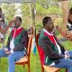 Cute Photos of Young Beauty Applying Makeup on Raila Wow Kenyans