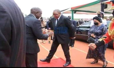 Kibaki State Funeral: Uhuru Yet Again Says No to Hand Greetings With Ruto